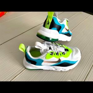 Toddler Nike tennis shoes